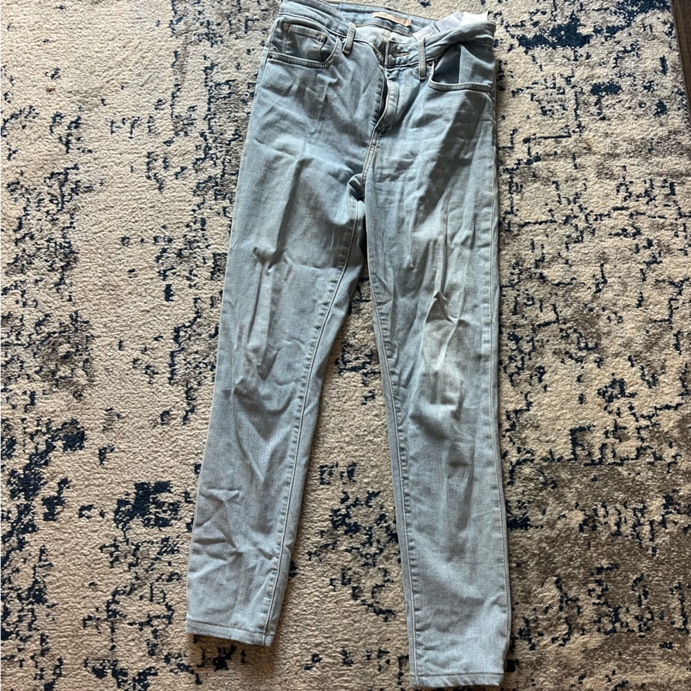 Levi light wash skinny jeans